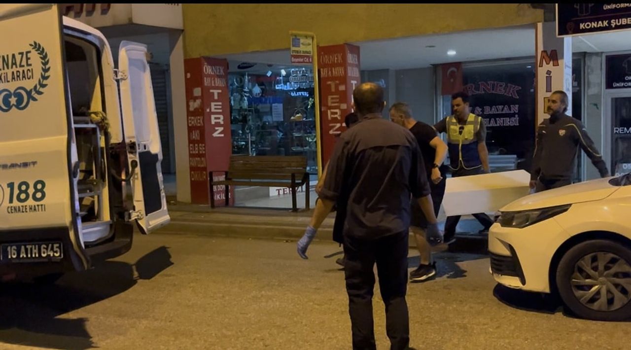 BURSA’DA 2 ÇOCUK ANNESİ KADIN EVDE BAŞINDAN VURULMUŞ HALDE BULUNDU : 1 GÖZALTI