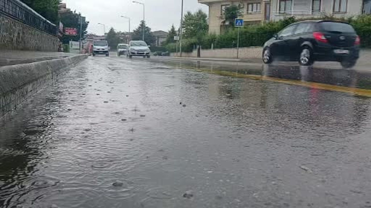 Sakarya'da sağanak hayatı olumsuz etkiledi