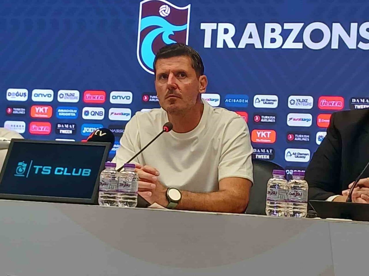 FERENCVAROS TEKNİK DİREKTÖRÜ BALAZS BORBELY, MAÇIN ARDINDAN DÜZENLENEN BASIN TOPLANTISINDA...