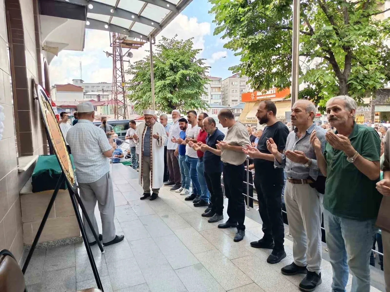 KEMAL GÜNAYDIN İÇİN BUGÜN VAKFIKEBİR MERKEZ CAMİİNDE ÖĞLE NAMAZINA MÜTEAKİP CENAZE NAMAZI KILINDI....