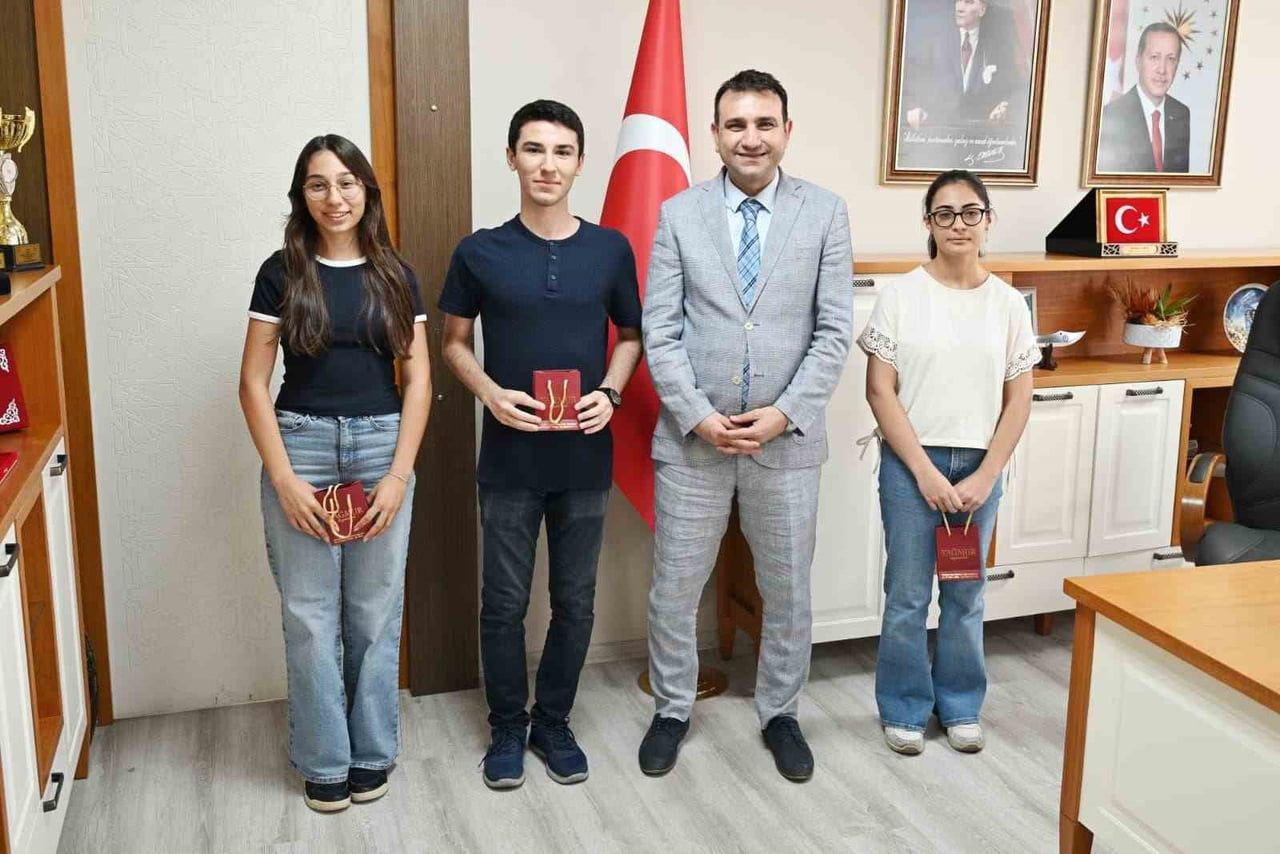 2026 YKS'DE TÜRKİYE DERECESİ ELDE EDEN AYDIN FEN LİSESİ ÖĞRENCİLERİ, GÖSTERDİKLERİ BAŞARIYLA...
