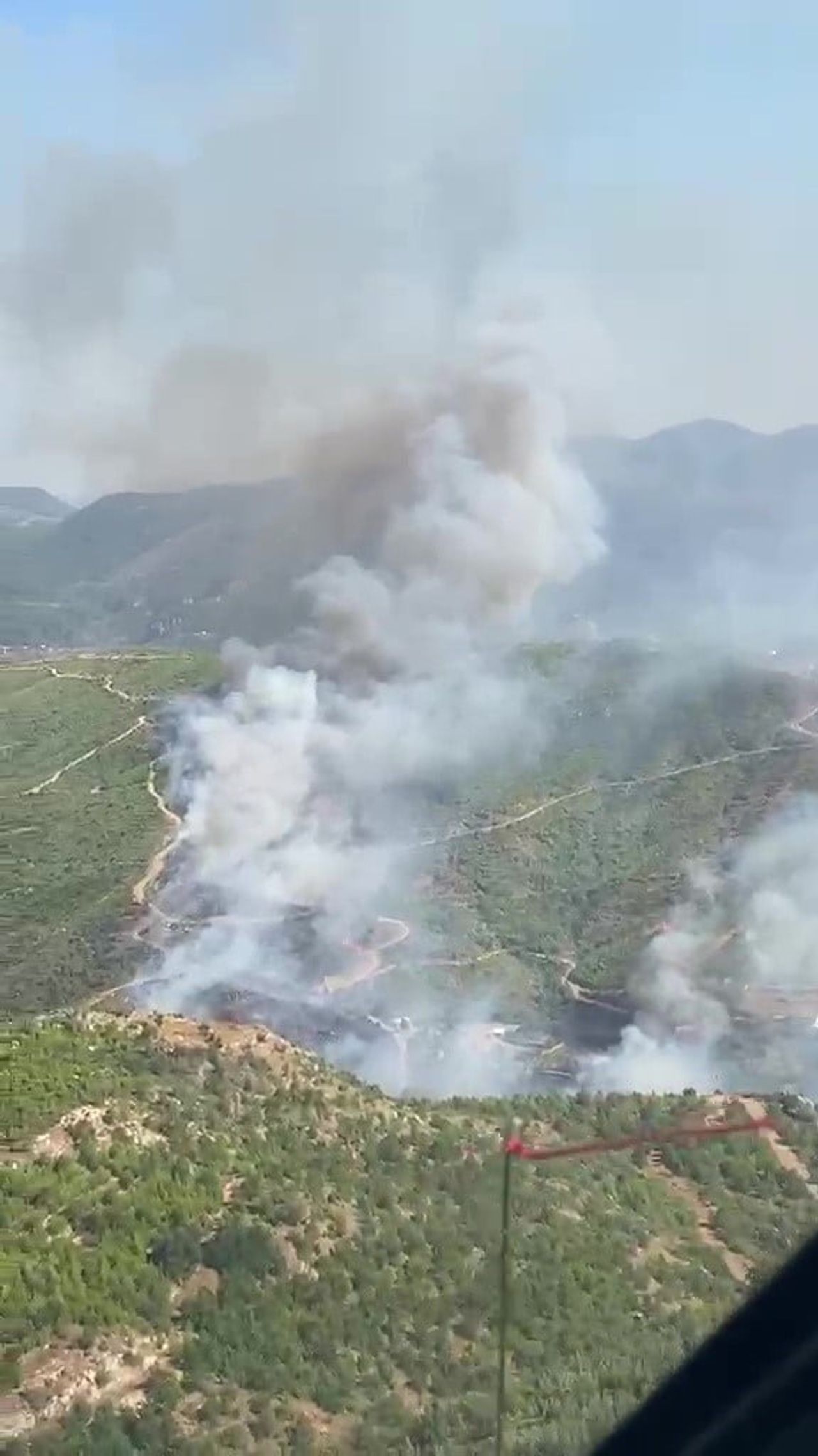 ANTALYA’NIN ALANYA İLÇESİ SAPADERE KANYONU’NDA BULUNAN ORMANLIK ALANDA YANGIN ÇIKTI.