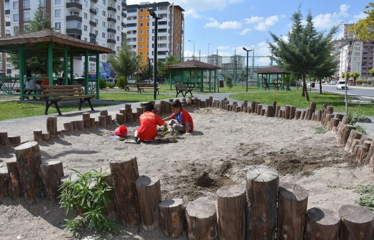 KOCASİNAN BELEDİYE BAŞKANI AHMET ÇOLAKBAYRAKDAR, İNSANIN ÖZÜNDE OLAN TOPRAKLA BAĞINI KOPARMAMAK...