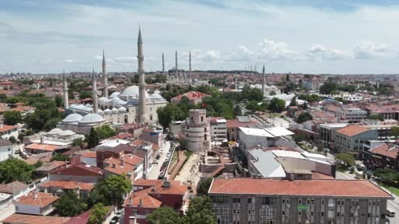Sanat tarihçisi Prof. Dr. Beksaç: "Makedonya Kulesi hak ettiği bilgiye layık olması gereken bir...