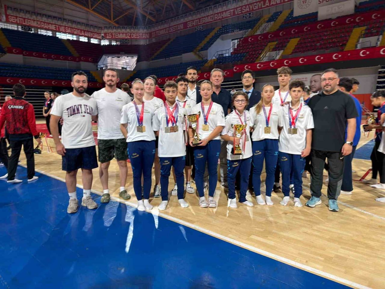 BOLU CİMNASTİK SPOR KULÜBÜ SPORCULARI, TÜRKİYE ŞAMPİYONASI’NDA ELDE ETTİKLERİ DERECELERİN ARDINDAN...