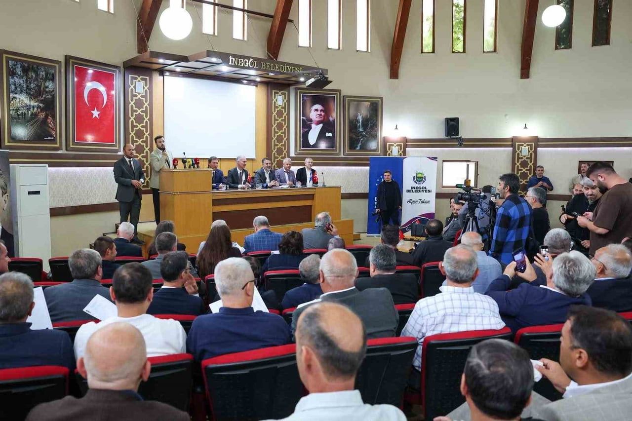 BURSA BÜYÜKŞEHİR BELEDİYE BAŞKAN VEKİLİ ŞAHİN BİBA, İNEGÖL İLÇESİNDE MUHTARLARLA BİR ARAYA GELDİĞİ...