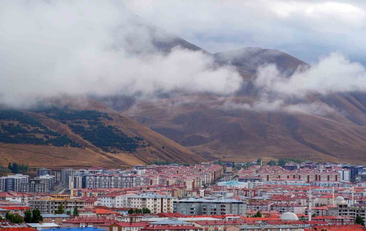 ERZURUM VALİLİĞİ, İL GENELİNDE KAMU KURUMLARI VE KONUTLARDA KALORİFER İLE DOĞAL GAZ YAKILMASINA...
