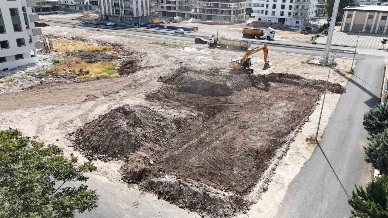 MODERN KÜTÜPHANE PROJESİNDE TEMEL ATMA ÇALIŞMALARI BAŞLADI
