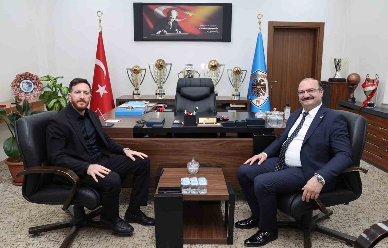 ATATÜRK ÜNİVERSİTESİ REKTÖRÜ PROF. DR. AHMET HACIMÜFTÜOĞLU, SÜPER LİG’DE MÜCADELE EDEN ERZURUMSPOR...
