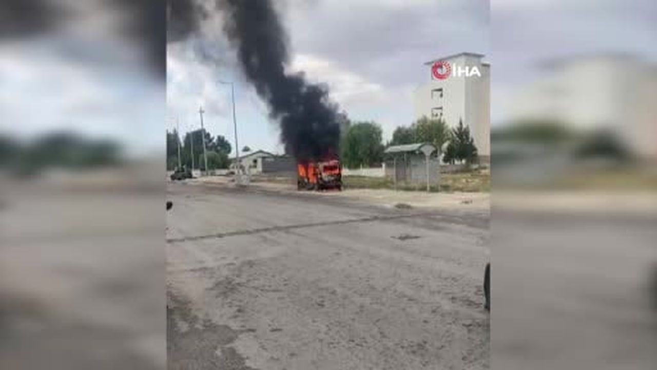 Hafif ticari araç alevlere teslim oldu