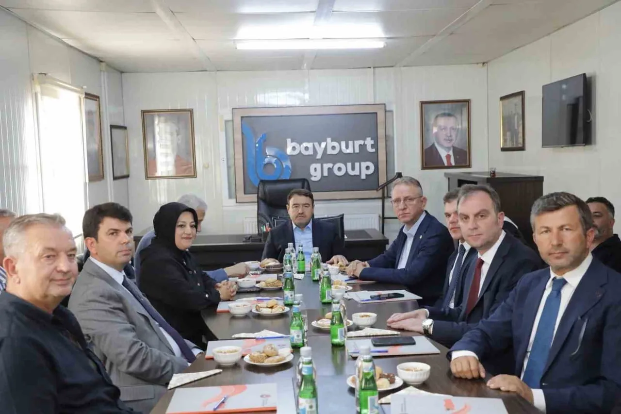 KÜTAHYA’DA İLÇELERDEKİ YOL ÇALIŞMALARI MASAYA YATIRILDI
