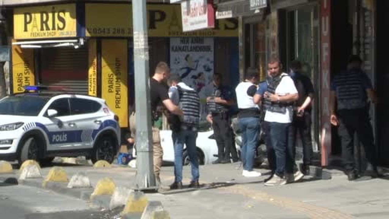 Gaziosmanpaşa’da hareketli dakikalar: Eşini ağır yaraladı, iş yerine girip kendine silah...