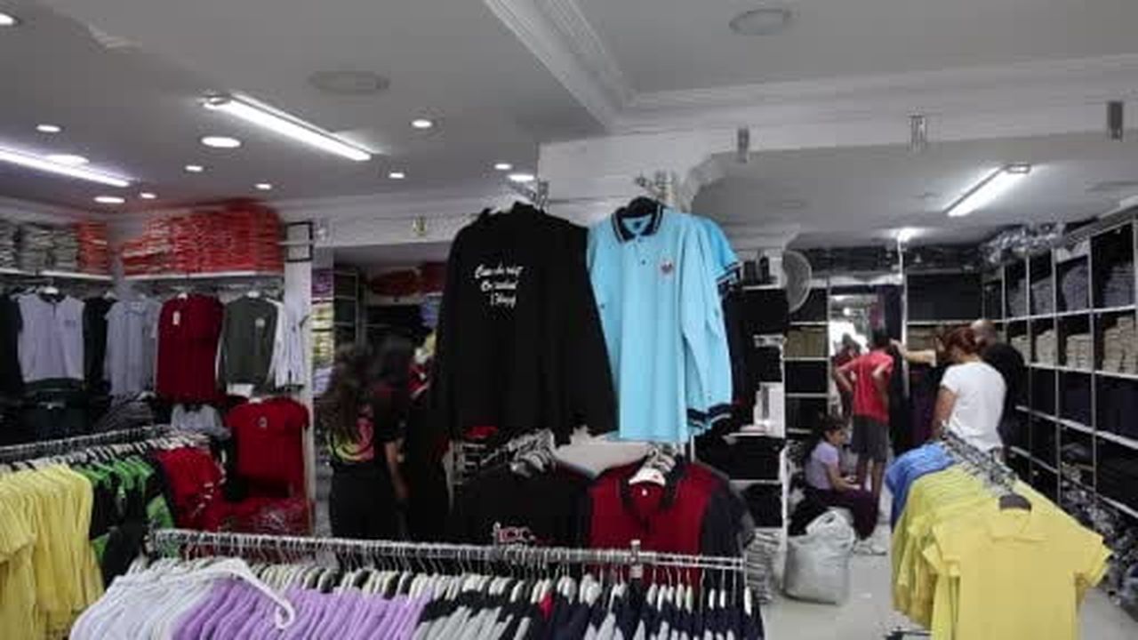 Yeni eğitim yılı öncesi Elazığ’da okul kıyafeti yoğunluğu