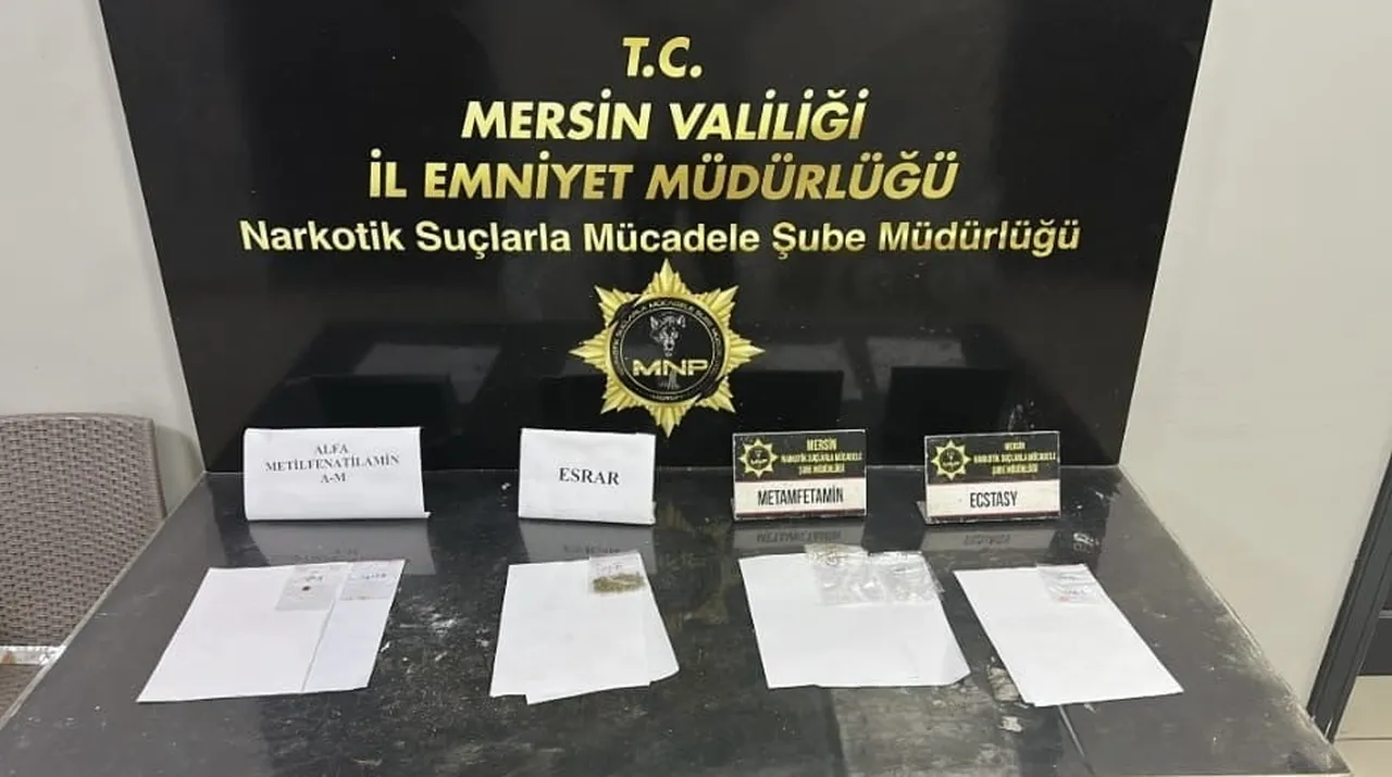 MERSİN’DE UYUŞTURUCU MADDE TİCARETİ YAPTIĞI ÖNE SÜRÜLEN SOKAK SATICILARINA YÖNELİK DÜZENLENEN...