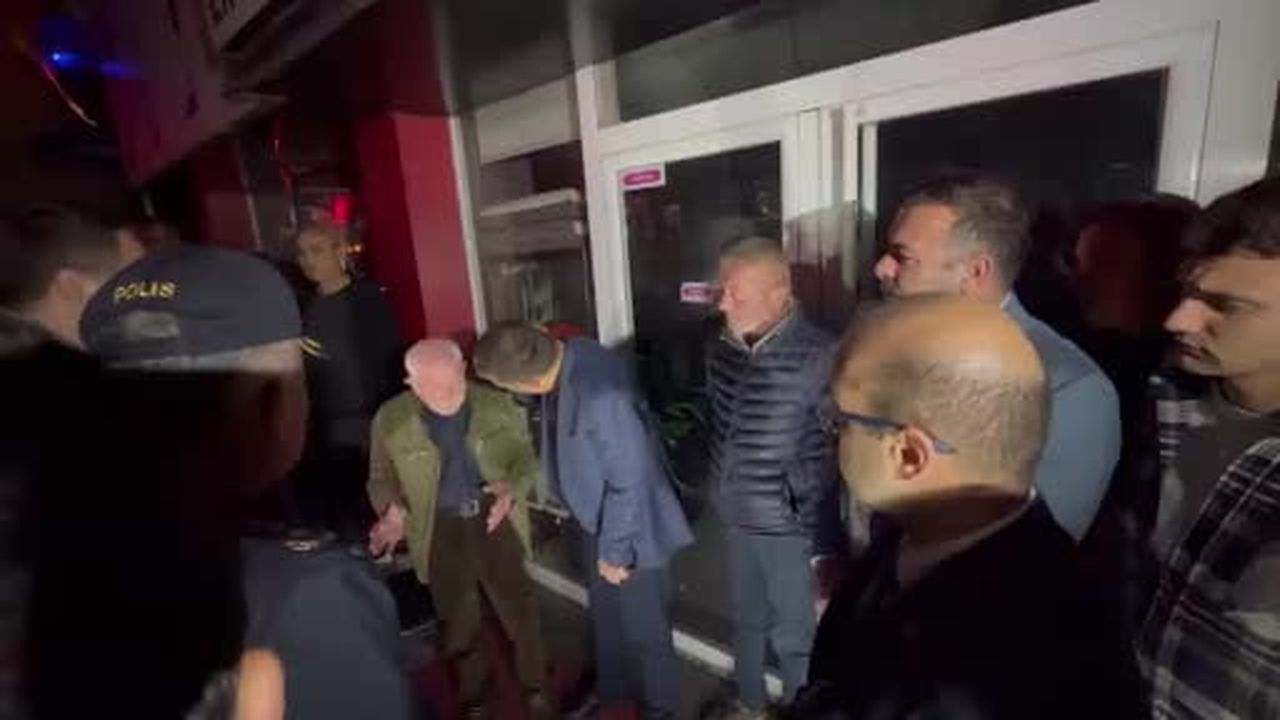 Vali Hacıbektaşoğlu enkazdan çıkarılan yaralıyı ziyaret etti