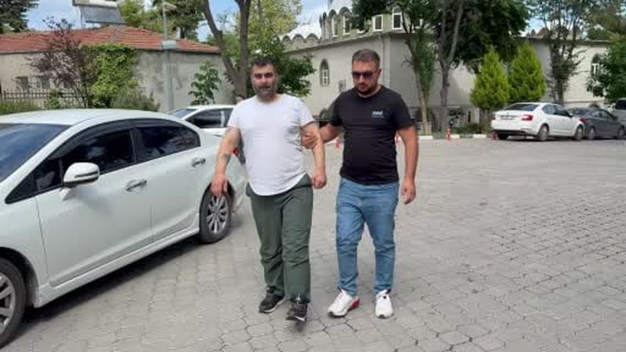 Sokakta bıçaklı dehşet: Tanımadığı kadını bıçaklayıp ağır yaraladı