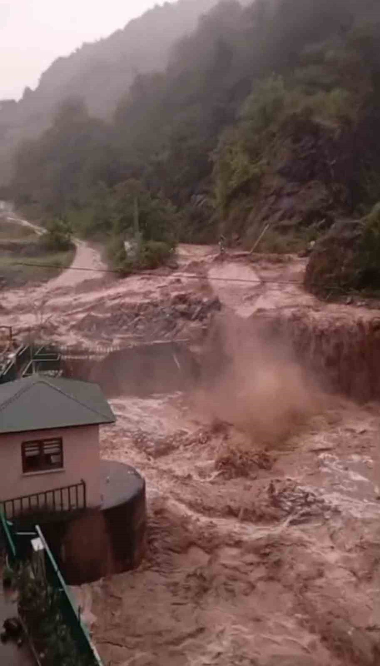 GİRESUN’DA ETKİLİ OLAN SAĞANAK YAĞIŞ, DOĞANKENT, ESPİYE, GÜCE VE TİREBOLU İLÇELERİNDE DERELERİN...
