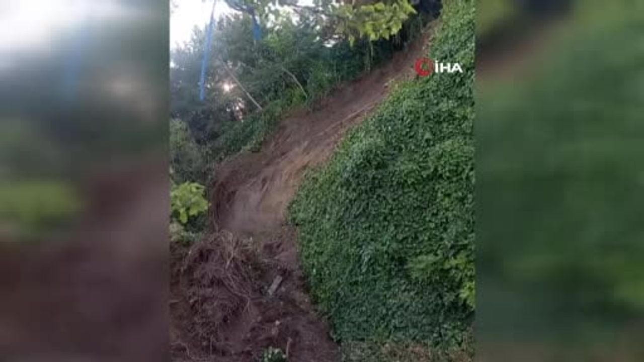 Büyükçekmece Mimar Sinan Sahili'nde toprak kayması