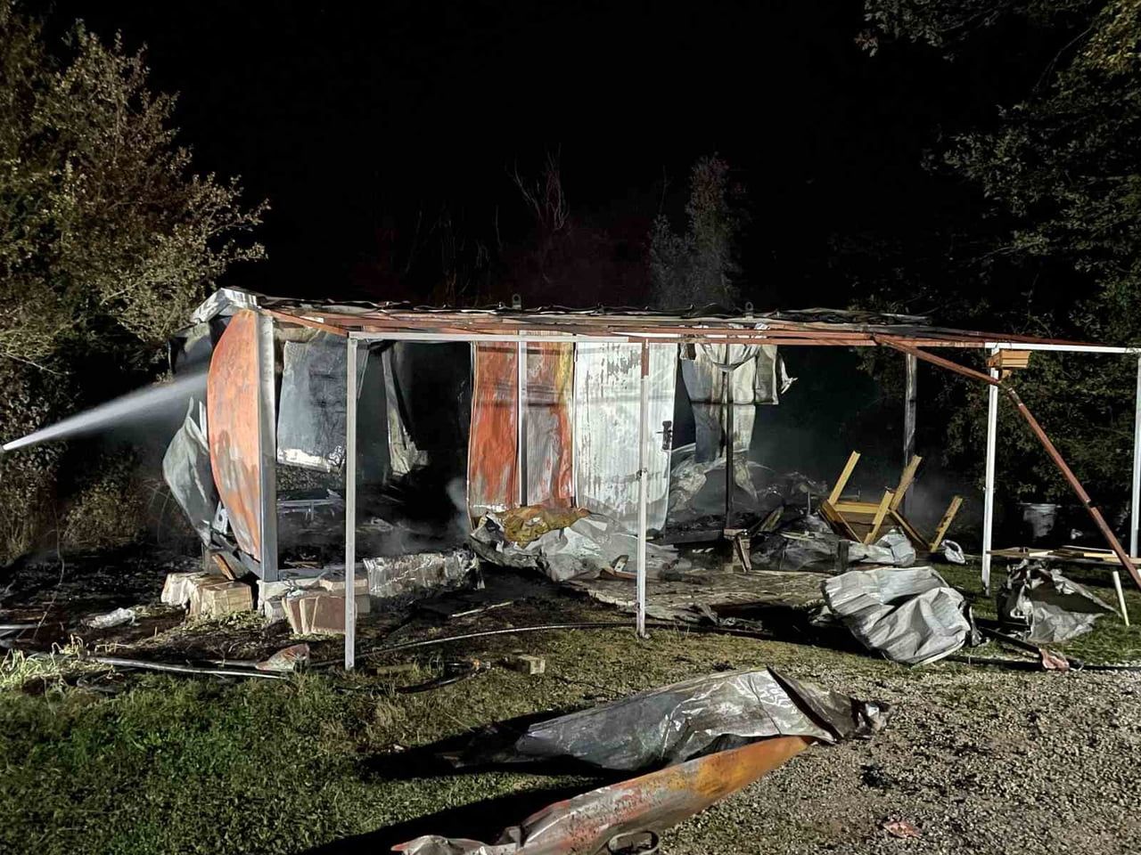 SAMSUN’UN KAVAK İLÇESİNDE BAĞ EVİ ÇIKAN YANGINDA KULLANILAMAZ HALE GELDİ