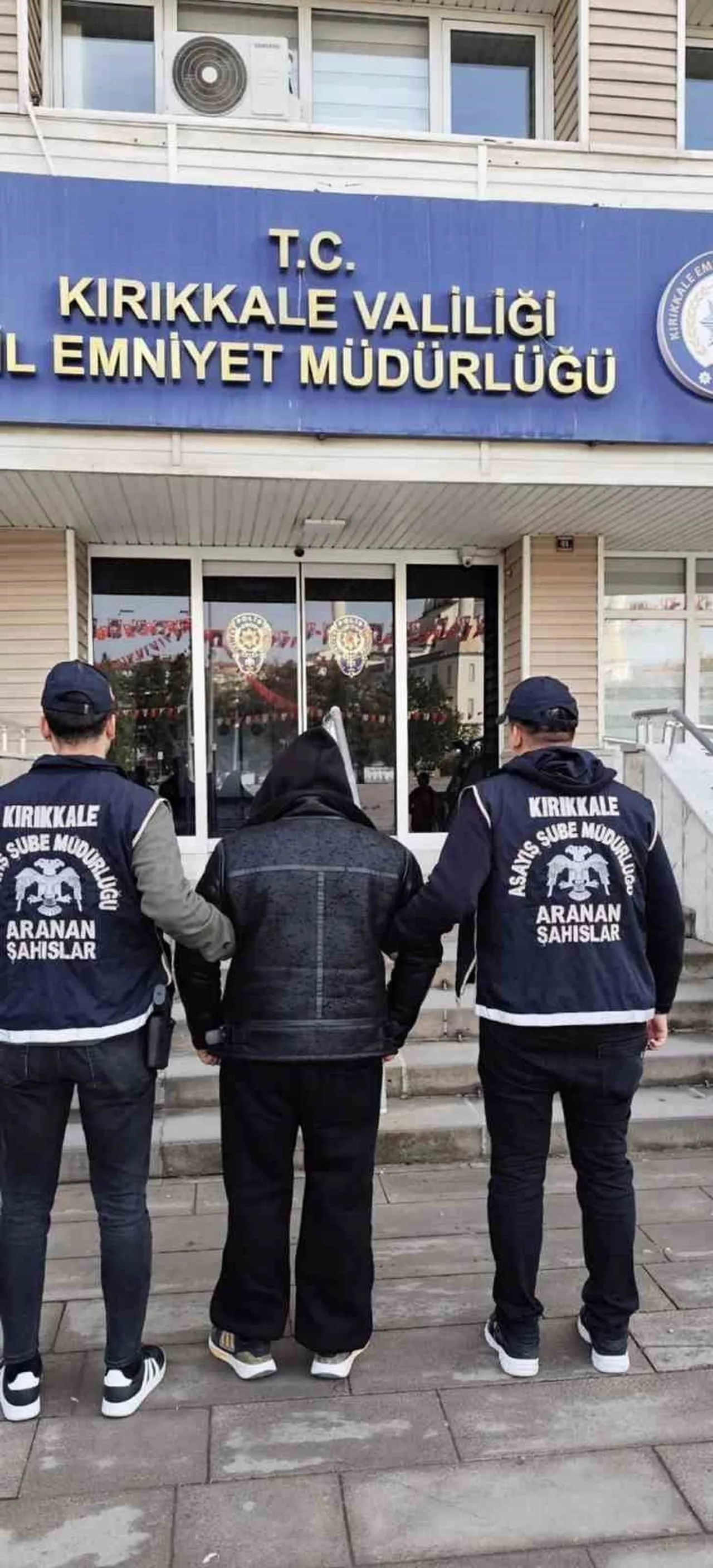 KIRIKKALE'DE UYUŞTURUCU TİCARETİ SUÇUNDAN HAKKINDA KESİNLEŞMİŞ 8 YIL 4 AY HAPİS CEZASI BULUNAN...