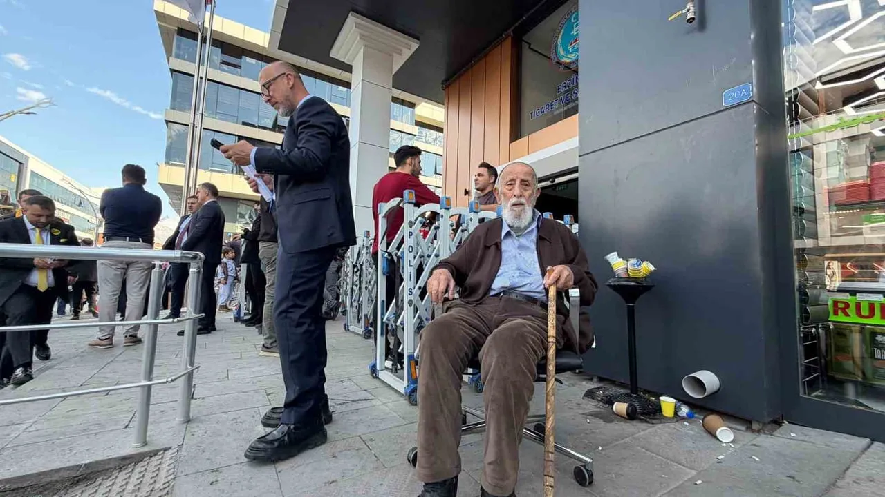 ERZİNCAN TİCARET VE SANAYİ ODASININ (TSO) SEÇİMLERİNDE, ODANIN YAŞAYAN EN ESKİ ÜYESİ OLDUĞU...