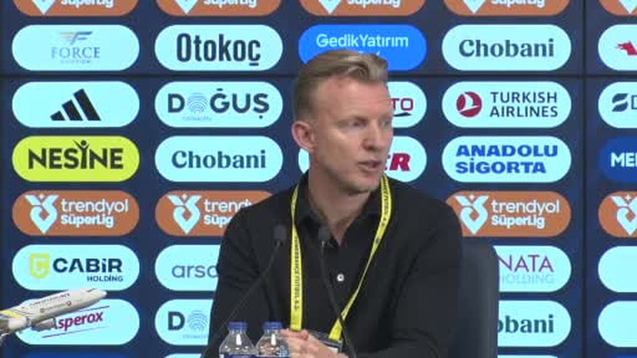Fenerbahçe Teknik Sorumlusu Dirk Kuyt, Göztepe karşısındaki mağlubiyetten ötürü büyük bir hayal...