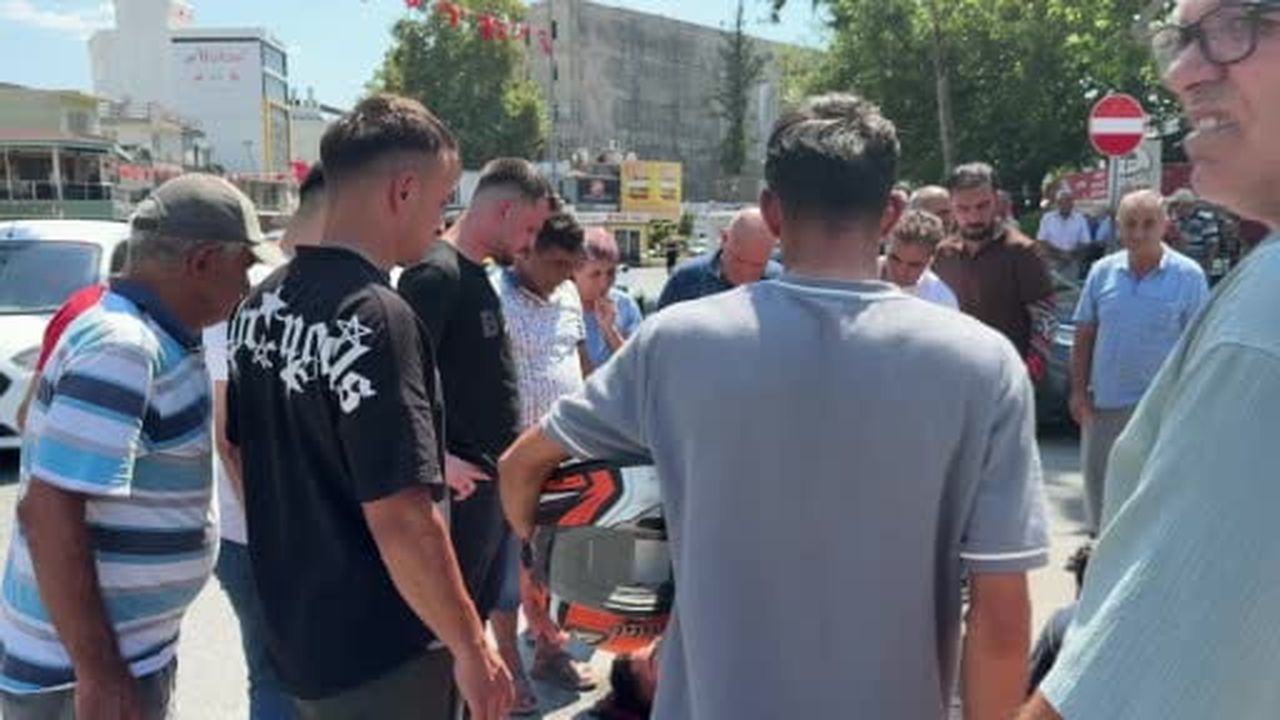 Serik'te hafif ticari araç ile motosiklet çarpıştı: 1 yaralı