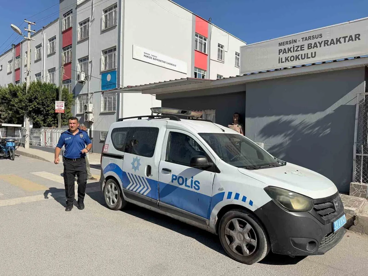 MERSİN’İN TARSUS İLÇESİNDE 1. SINIF ÖĞRENCİSİ 7 YAŞINDAKİ A.E.’NİN ÇANTASINDAN TABANCA ÇIKTI....