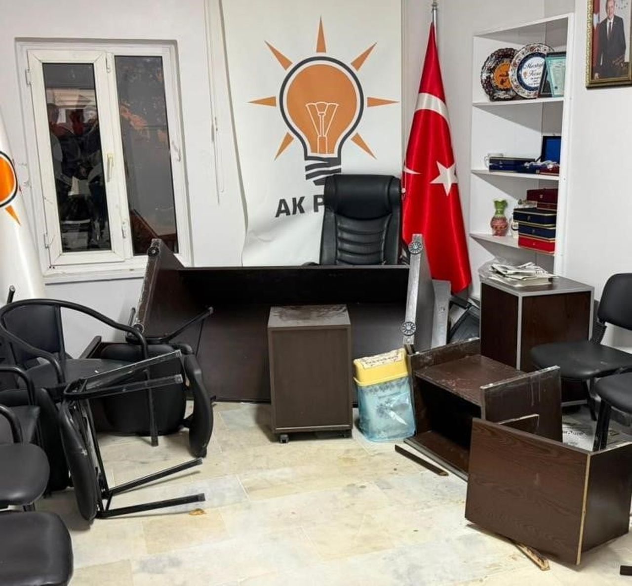EMET’TE AK PARTİ İLÇE BAŞKANLIĞINA SALDIRININ ŞÜPHELİSİ YAKALANDI