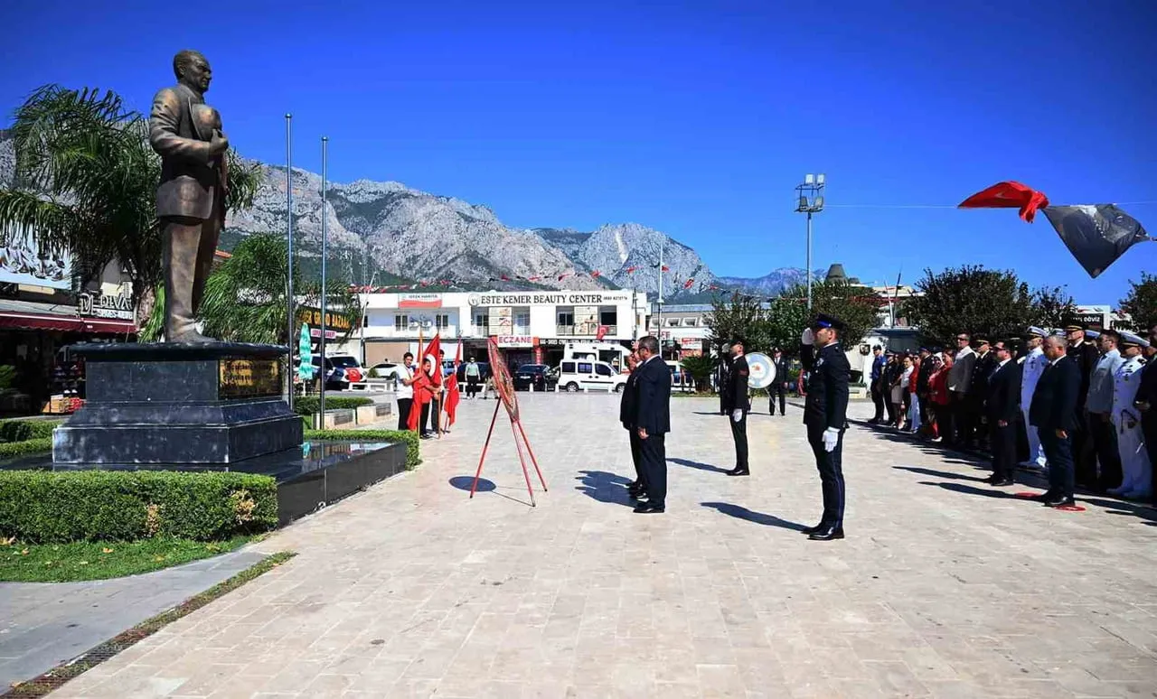 KEMER’DE 30 AĞUSTOS ZAFER BAYRAMI’NIN 104’ÜNCÜ YIL DÖNÜMÜ KUTLAMALARI, CUMHURİYET MEYDANI’NDA...