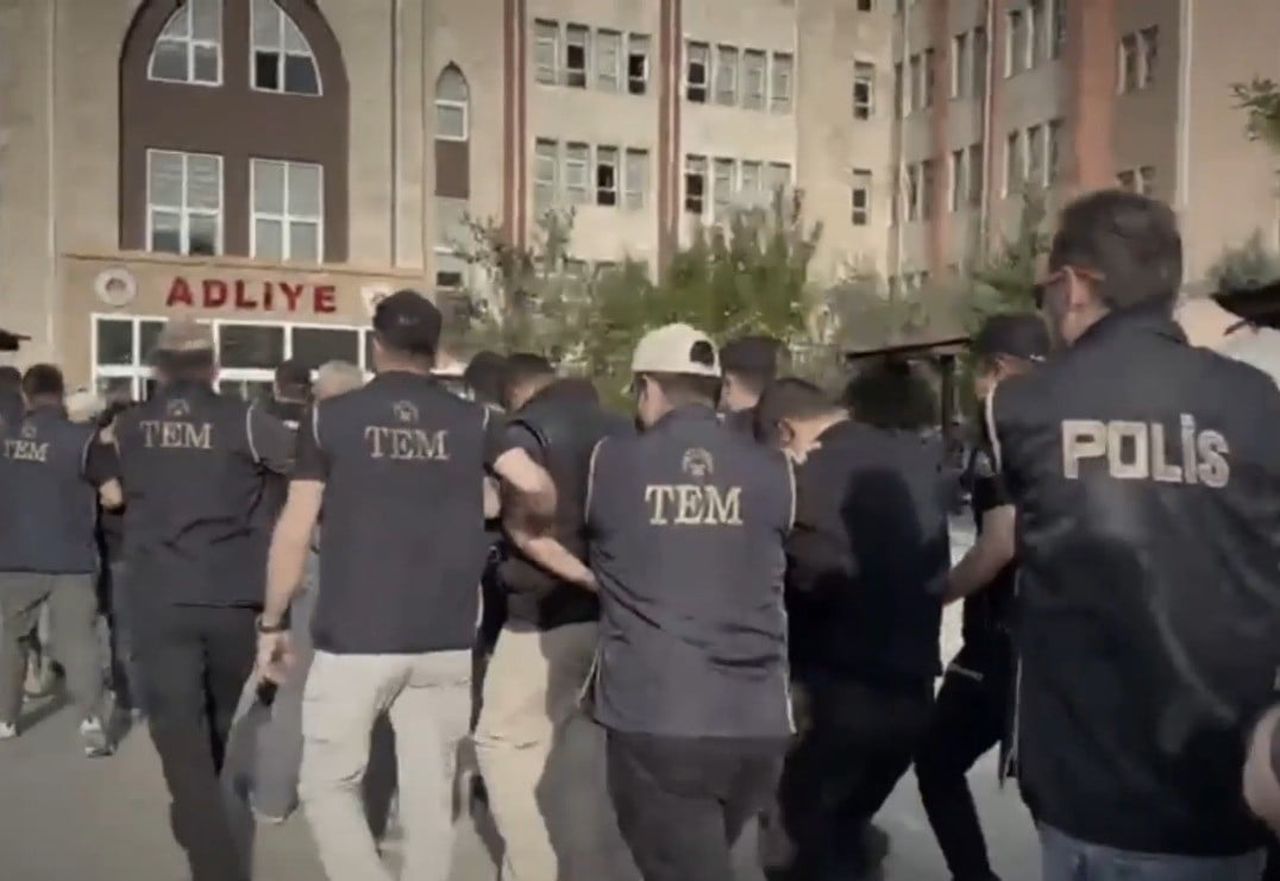 KAHRAMANMARAŞ MERKEZLİ 8 İLDE DEAŞ TERÖR ÖRGÜTÜNE YÖNELİK DÜZENLENEN EŞ ZAMANLI OPERASYONLARDA...