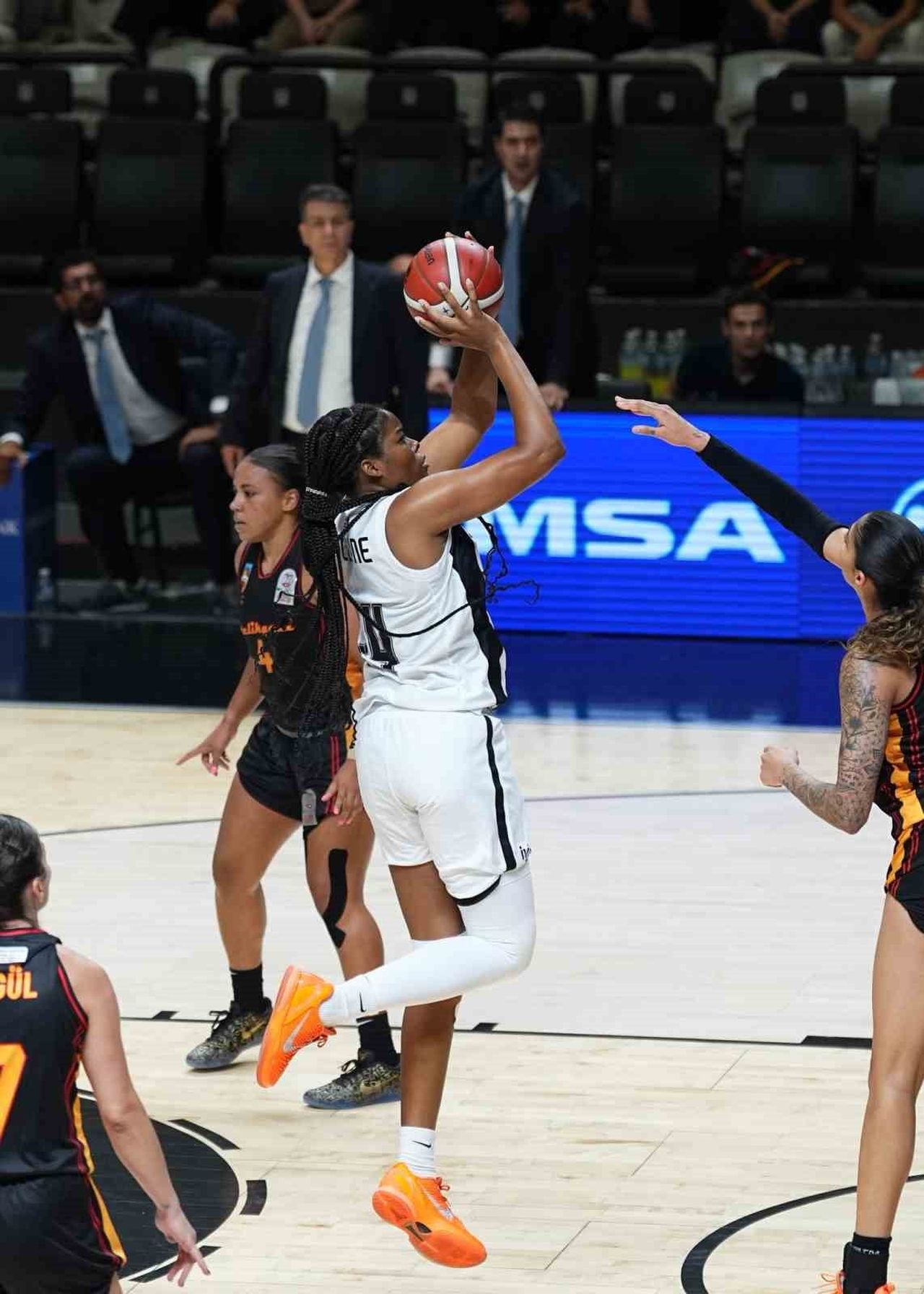 BEŞİKTAŞ KADIN BASKETBOL TAKIMI, KADINLAR BASKETBOL SÜPER LİGİ İLK HAFTA MAÇINDA MELİKGAZİ KAYSERİ...