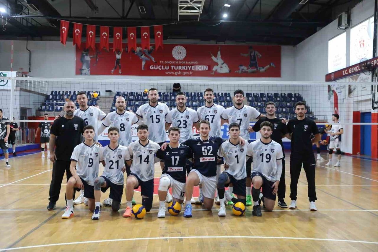 TÜRKİYE VOLEYBOL 1. LİGİ’NDE MÜCADELE EDEN DÜZCE BELEDİYESPOR ERKEK VOLEYBOL TAKIMI, LİGİN ÜÇÜNCÜ...