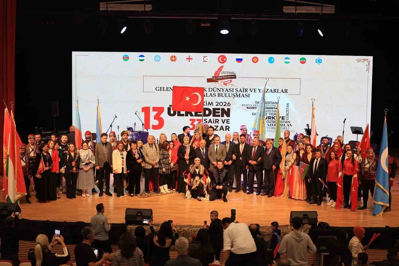 TALAS BELEDİYESİ TARAFINDAN 13 ÜLKEDEN 33 ŞAİRİN KATILIMIYLA 2. DÜZENLENEN GELENEKSEL TÜRK DÜNYASI...
