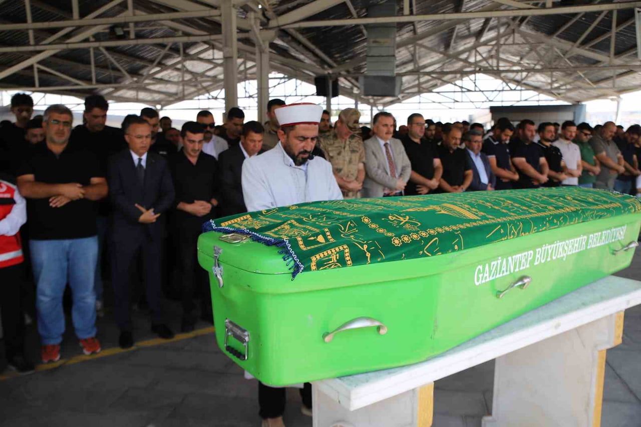 GİRNE AÇIKLARINDA ALABORA OLAN GEMİDE HAYATINI KAYBEDEN NİHAT BALYEMEZ, MEMLEKETİ GAZİANTEP'TE...
