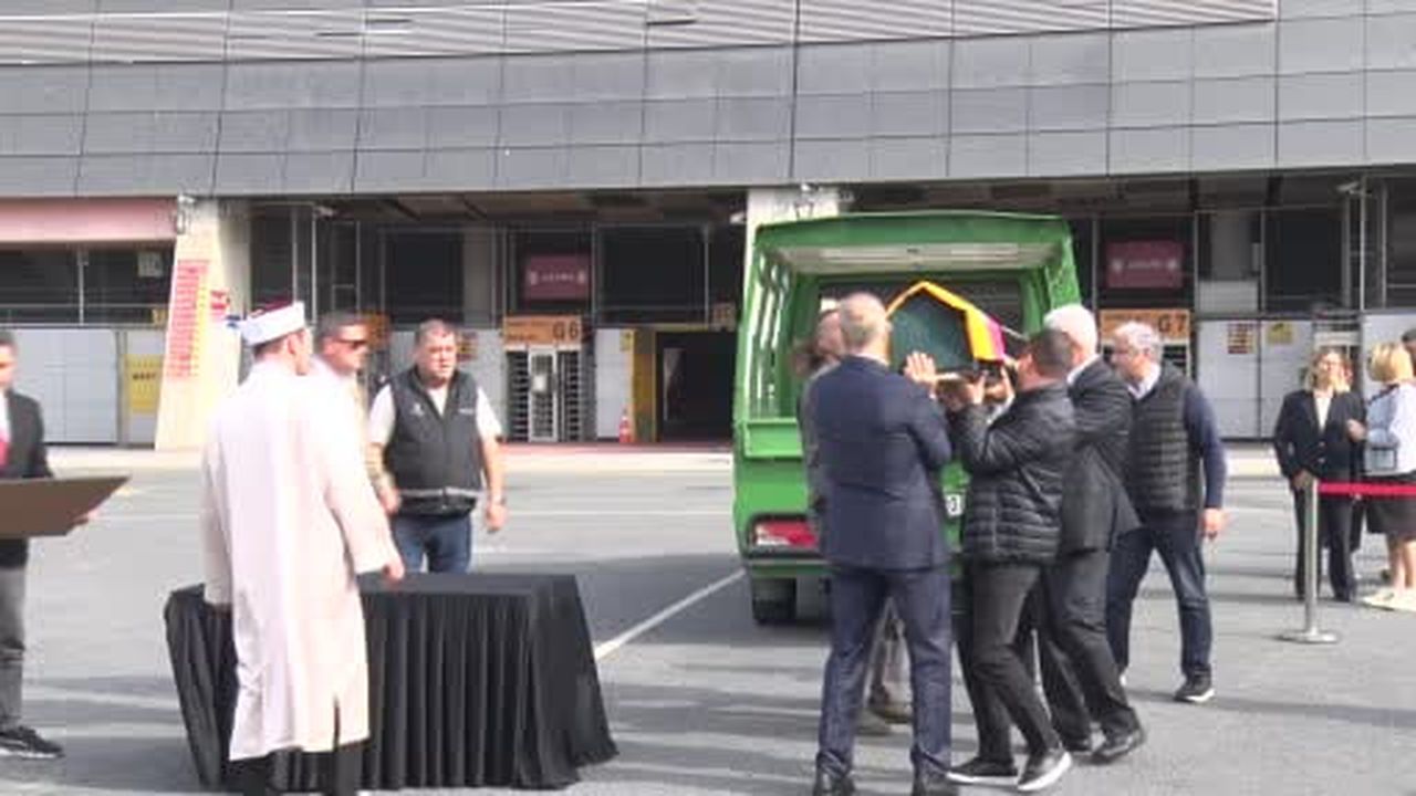 Galatasaray Spor Kulübü'nün vefat eden en kıdemli üyesi Ali Fuat Diriker için RAMS Park'ta tören...