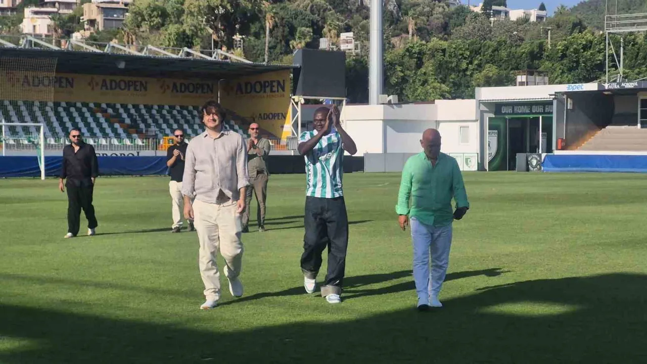BODRUM FUTBOL KULÜBÜ, DÜNYA YILDIZI VİNCENT ABOUBAKAR İLE 1+1 YILLIK SÖZLEŞME İMZALADI.