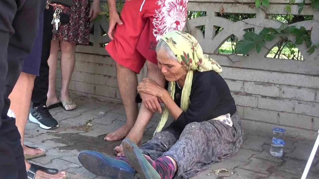 ALEVLERİN KAPLADIĞI EVİN İÇİNDE ANNESİNİN OLDUĞUNU DÜŞÜNEN GENÇ ALEVLERİN SARDIĞI EVE GİRMEYE...