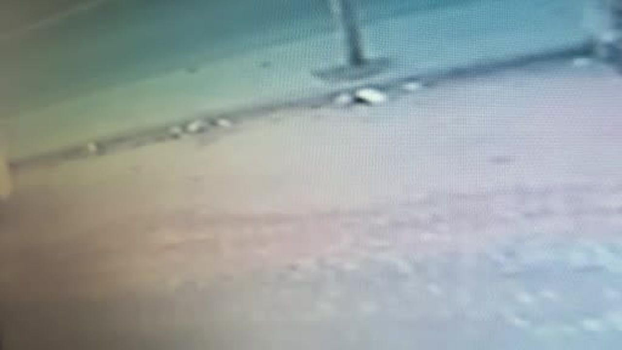 Kırklareli’nde otomobil park halindeki araca böyle çarptı