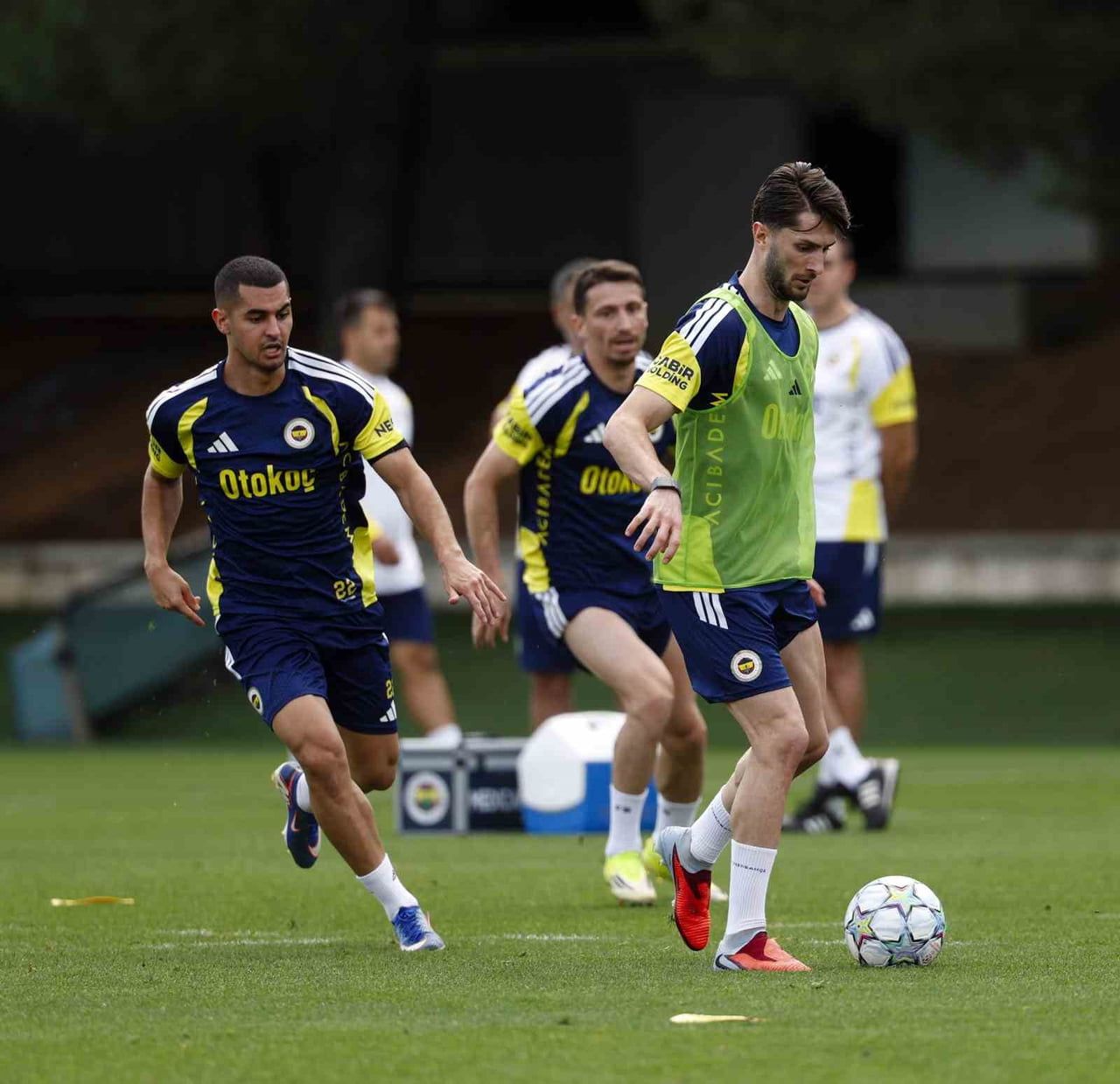FENERBAHÇE, UEFA ŞAMPİYONLAR LİGİ'NİN İLK HAFTASINDA İTALYA TEMSİLCİSİ ROMA İLE OYNAYACAĞI MAÇIN...