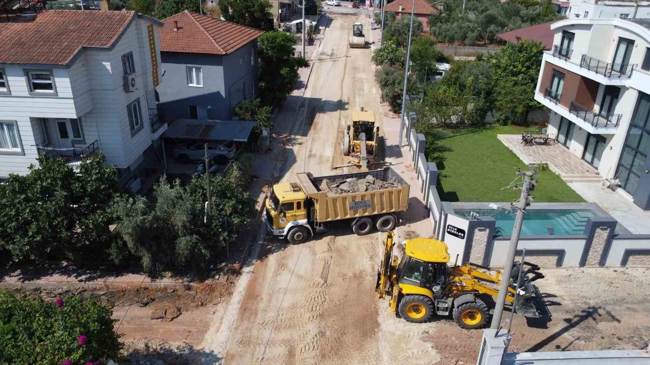 KEPEZ BELEDİYESİ, DUACI MAHALLESİ’NDE ALTYAPISI TAMAMLANAN SOKAKLARI SICAK ASFALTLA BULUŞTURMAK...