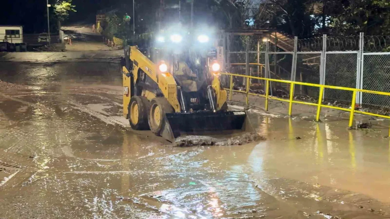 RİZE'NİN ÇAYELİ İLÇESİNE BAĞLI MADENLİ BELDESİ'NDE ETKİLİ OLAN ŞİDDETLİ SAĞANAK YAĞIŞ ÜÇ MAHALLEDE...