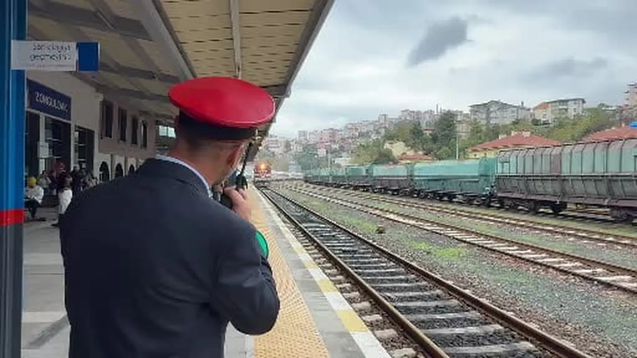 Turistik Karaelmas Ekspresi 120 yolcusuyla Zonguldak'a ulaştı