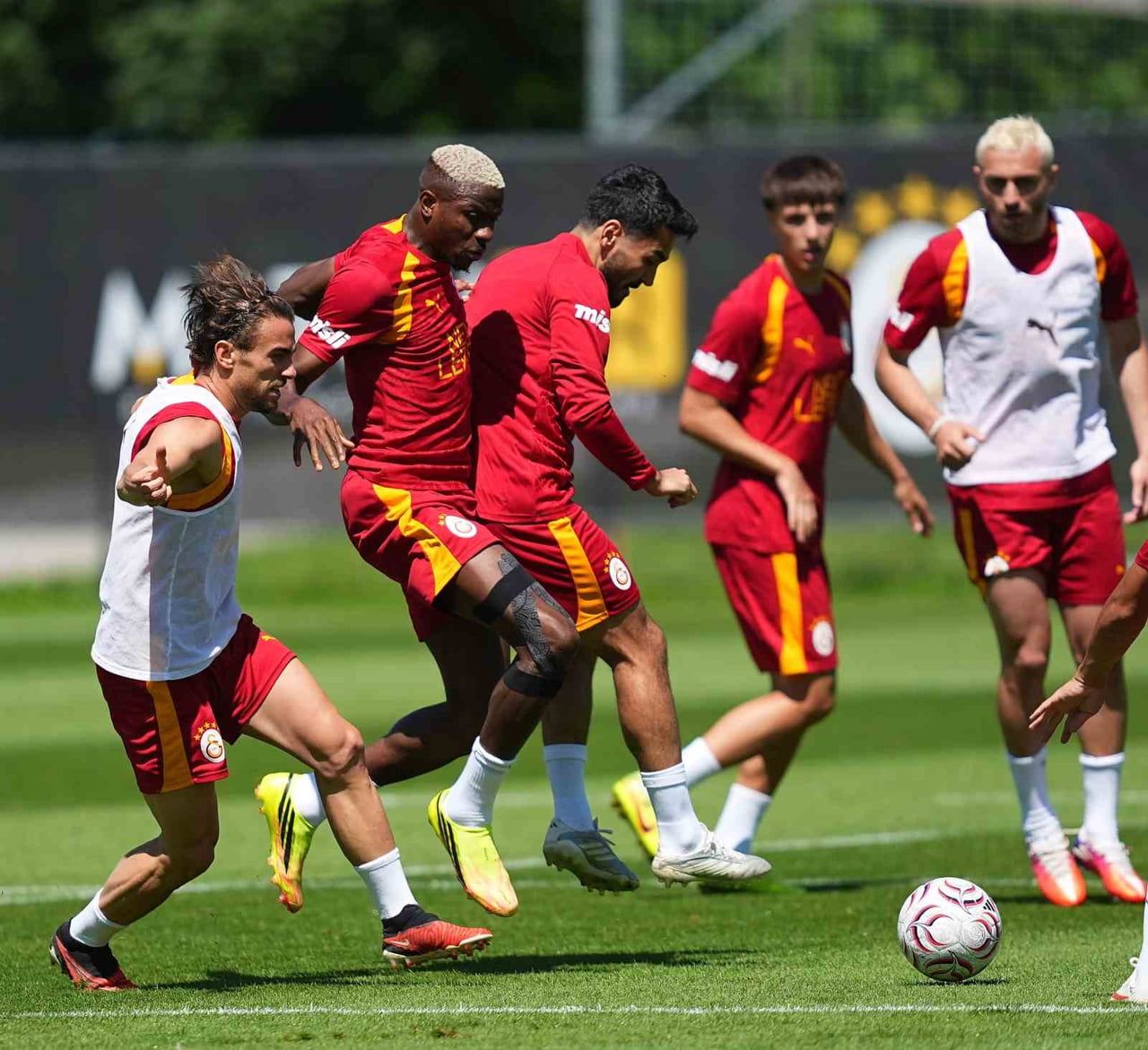 GALATASARAY, YENİ SEZON HAZIRLIKLARINI AVUSTURYA'DA YAPTIĞI ANTRENMANLA SÜRDÜRDÜ.