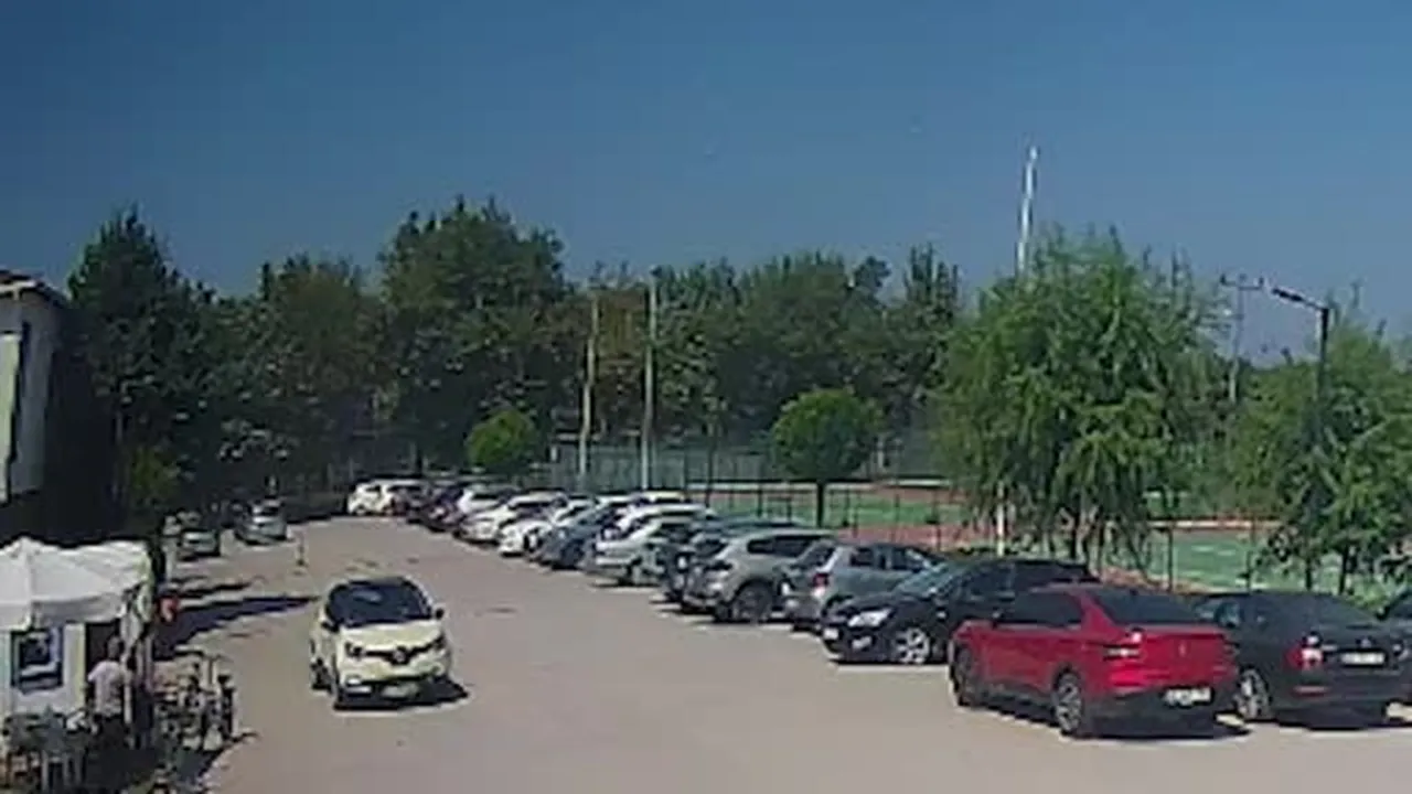 Yalova'da F-16 eğitim uçağının düşme anı kamerada