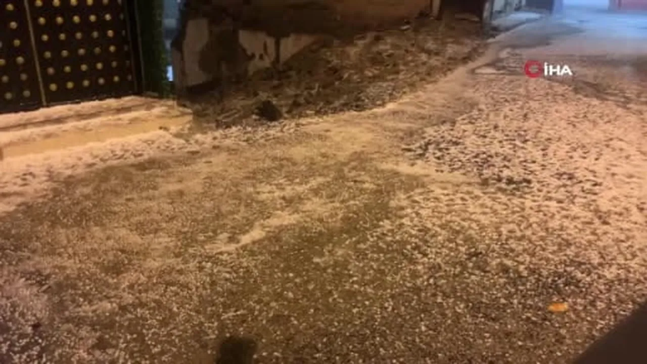 Bayburt’ta fındık büyüklüğünde dolu yağdı