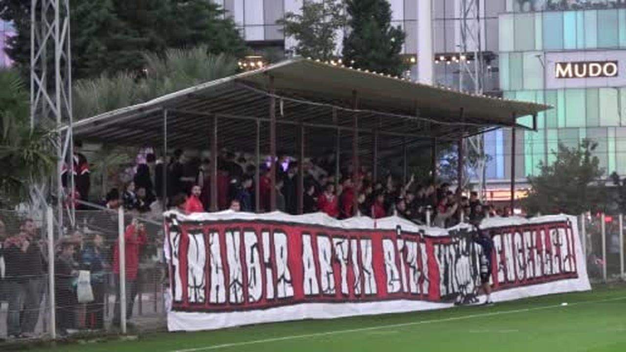 Samsunspor Teknik Direktörü Thorsten Fink, cumartesi günü oynanacak Trabzonspor maçı öncesinde...