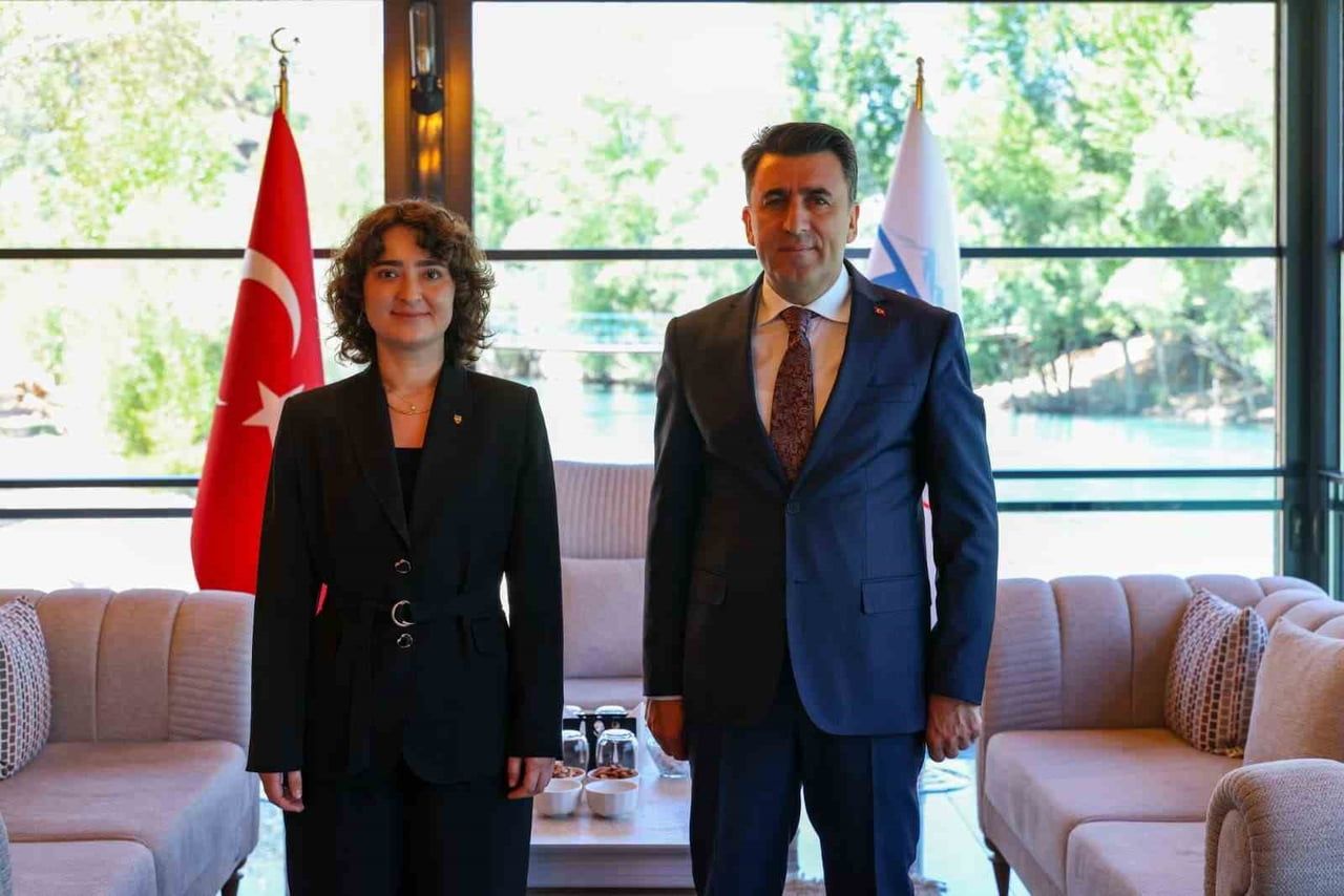 TUNCELİ’NİN İLK KADIN VALİ YARDIMCISI DİLARA ŞENOĞLU, VALİ ŞEFİK AYGÖL’Ü ZİYARET EDEREK GÖREVİNA...
