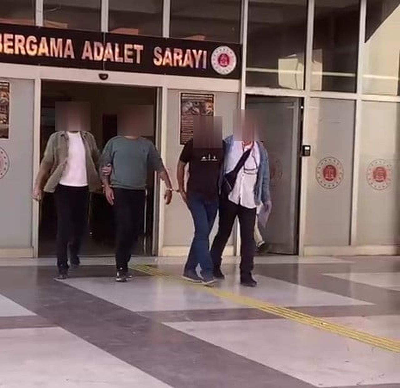 EMNİYETTEKİ İŞLEMLERİNİN ARDINDAN ADLİYEYE SEVK EDİLEN 2 ŞÜPHELİ, ÇIKARILDIKLARI NÖBETÇİ MAHKEMECE...