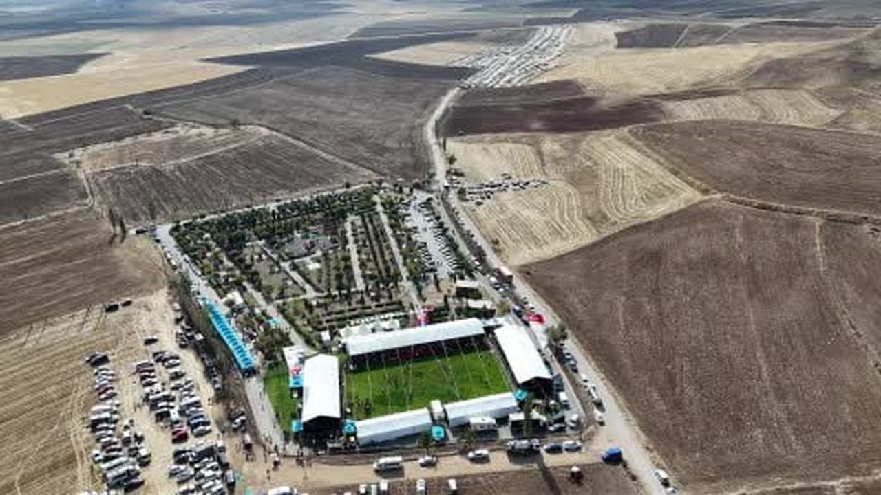 Çorum'un Sungurlu ilçesinde 36'sı başpehlivan olmak üzere 750 güreşçinin katıldığı Geleneksel...